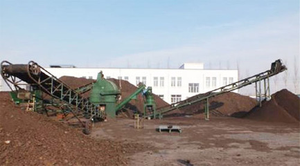 小型鸡粪有机肥生产线所需设备及翻堆机作用详解